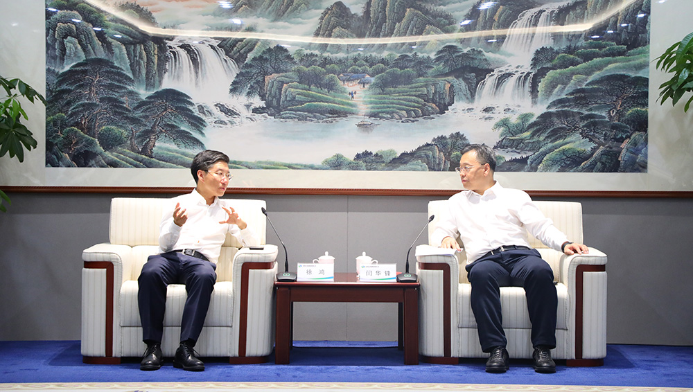 徐鸿与中国电气装备党委副书记、总经理闫华锋举行工作会谈